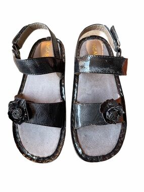 Ingaro Black Patent Flower Strap Sandals